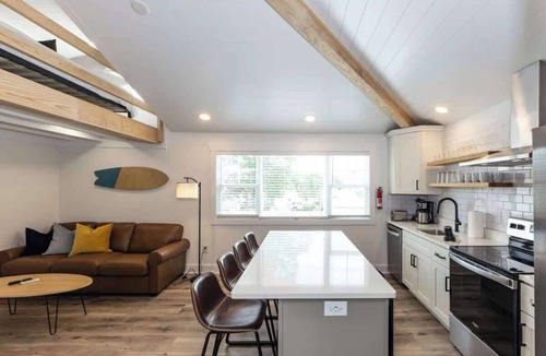 Northeast Virginia Beach Apartment | Raglan - Loft #7 - 8 min walk to the beach
