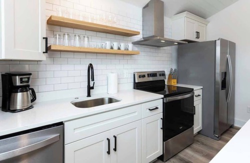 Northeast Virginia Beach Apartment | Raglan - Loft #7 - 8 min walk to the beach