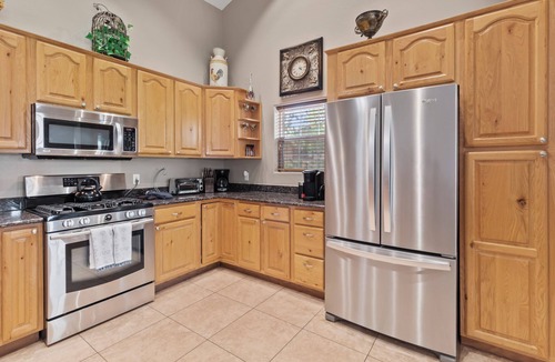 Pinetop-Lakeside House | Rainbow Lake home in gated community with boats, hot tub, Tesla EV and lake acc