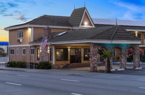 Downtown Hotel | Ramada Bayside Inn & Suites Eureka