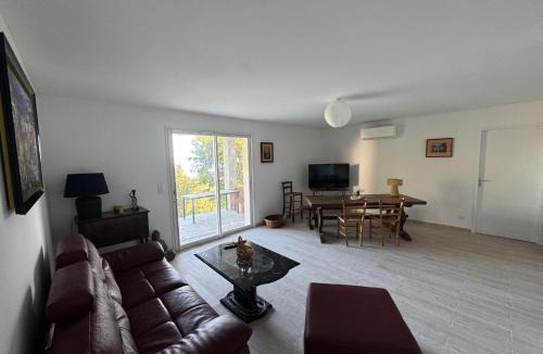 Coti-Chiavari Apartment | RANDOS à 15 mn de la plage COTI CHIAVARI Village à la vue exceptionnelle Appart indépendant 3 ch
