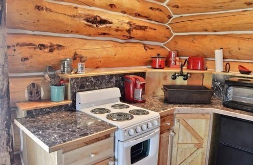 Wapiti Cabin | Rangers Cabin- Couples Retreat, on the way to Yellowstone!