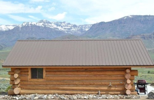 Wapiti Cabin | Rangers Cabin- Couples Retreat, on the way to Yellowstone!