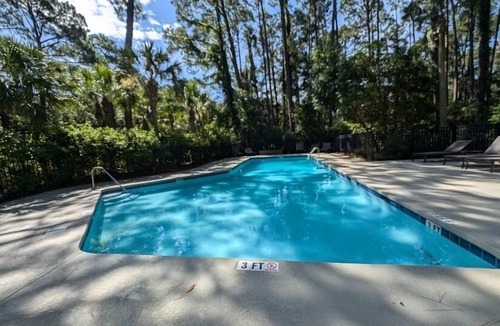 West Beach Cottage | RATE REDUCED Aug 1-8 DIscount Family or Couple; Pets; Pool; Open Aug 22 forward