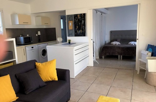 Afa House | Recent air-conditioned house 45m2 in AFA