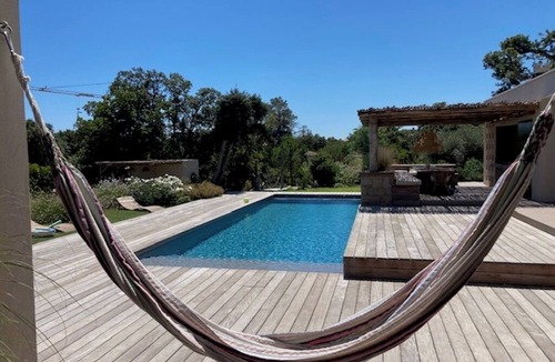 Cirendinu Villa | Recent architect-designed house, 5-minutes walk from Capicciola beach, sleeps 11
