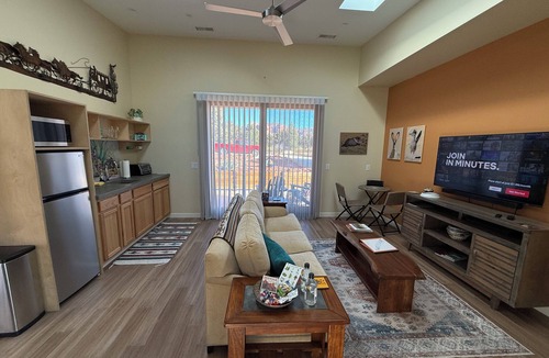 Oak Creek Cabin | Red Canyon Casita - Stargazing + Red Rock Pass 1Bed, 1Bath Casita - Sleeps 2