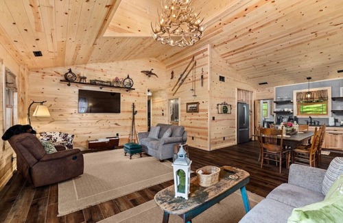 Mansfield Cabin | Red Cardinal Lodge 3 bedroom, 2 bath w/Game Room