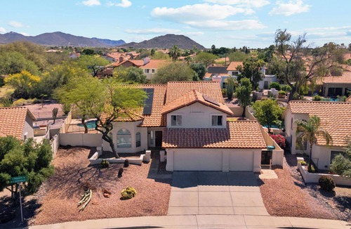 Red Mountain Ranch House | Red Mountain Retreat - 5 Bdrm, Heated Pool and Spa, on golf course!