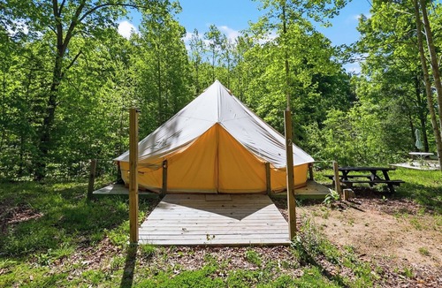 Stanton House | Red River Gorge Cozy Glamping Tent for 4 AC, Fire Pit & Hot Tub