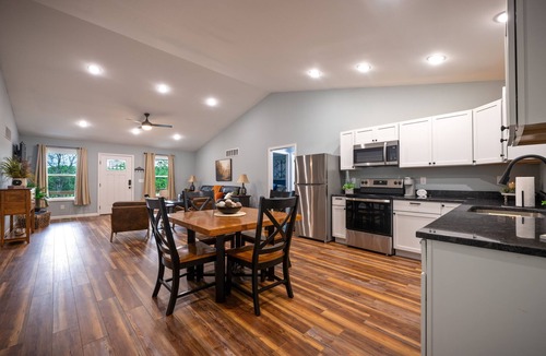 Stanton House | Red River Gorge, Hollerwood Stays! High Speed Wi-Fi, Pet-Friendly! New Home!