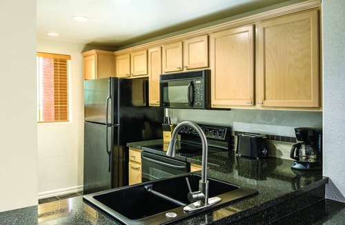 South Scottsdale Resort | Red rocks, mountain preserves and golf courses!