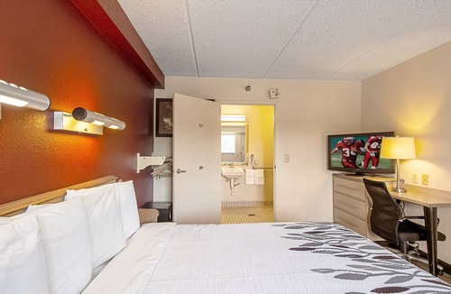 Pea Ridge Hotel | Red Roof Inn Huntington