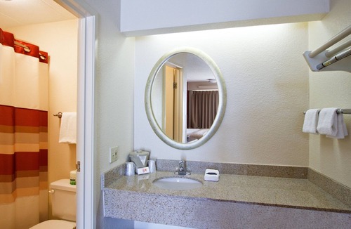 Buechel Hotel | Red Roof Inn Louisville East - Hurstbourne