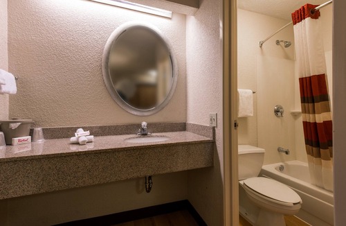 Buechel Hotel | Red Roof Inn Louisville East - Hurstbourne