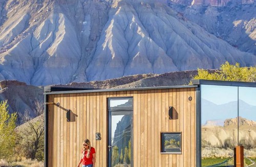 Torrey House | Reflections - Luxe Mirror Home Near Capitol Reef