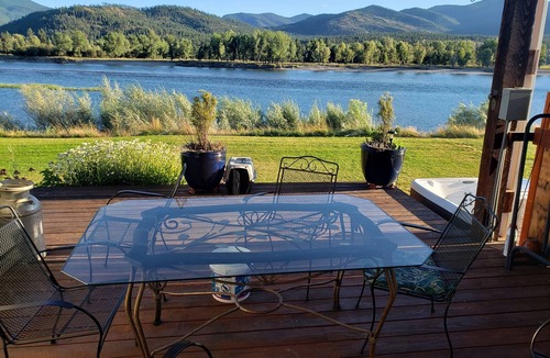 Plains House | Relax and make magical memories at Our Riverfront Retreat!