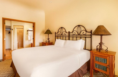 Cave Creek Hotel | Relax and Recharge! Full KItchen, Swimming Pool, Free Parking!