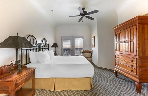 Cave Creek Hotel | Relax and Recharge! Full KItchen, Swimming Pool, Free Parking!