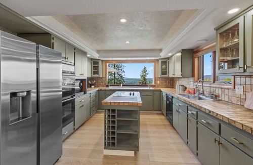 Hayden View Estates House | Relax at Hayden Lake | Stunning Views, Hot Tub & Games