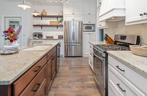 Sagle House | Relax at Pend Oreille Cove Lodge, Wi Fi, Boat Dock, Jacuzzi & Outdoor Fireplace