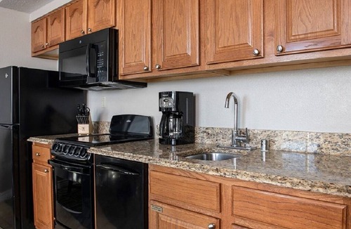 Flagstaff Resort | Relax & cool off in a 2Bed 2Bath, Full Kitchen & dining area, W/D golf nearby.