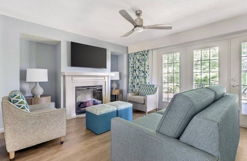 Berkeley Hotel | Relax, Explore & Unwind in This Inviting Family Getaway l Outdoor & Indoor Pools