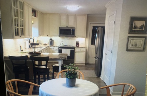 Springfield Cottage | Relax here. Small town charm a short drive to Savannah, Hilton Head, and Pooler.