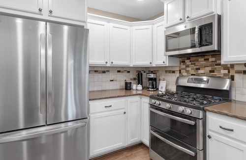 Eagle House | Relax in DOG-Friendly Modern Farmhouse Stye | A Stroll Away from Downtown Eagle!