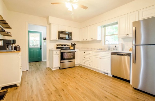 Mount Washington House | Relax in Kentucky! Bourbon Trail, Pet-friendly, free coffee & WIFI