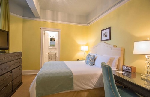 Goose Hollow Hotel | Relax in Style at a Boutique Hotel with Signature Amenities, Pet Friendly!