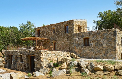 Feliceto House | Relax in this magnificent stone villa with pool in the heart of a centuries-old olive grove.