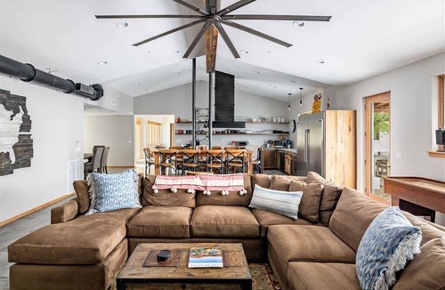 Sundown Ranch Estates House | Relax & Play -Ultimate Retreat- Pickleball & more!
