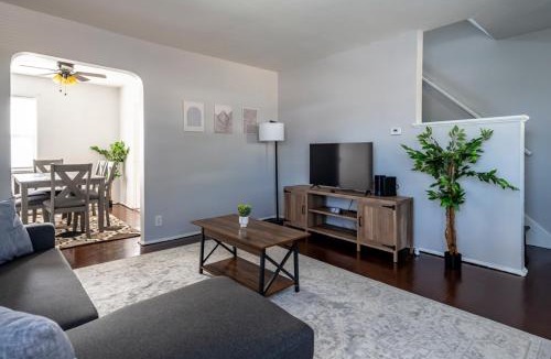 Dayton Apartment | Relaxed 2BR Apt in Moraine with Office Space and Washer & Dryer