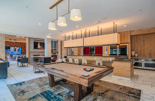 Orange Heights Apartment | Relaxing 1BR Apartment in Uptown Biltmore with Gym Pool and Parking
