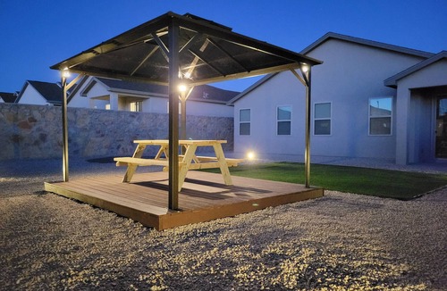 Las Cruces House | Relaxing 3-Bdrs, 2-Baths Spacious Backyard – Family-Friendly & Fully Equipped!