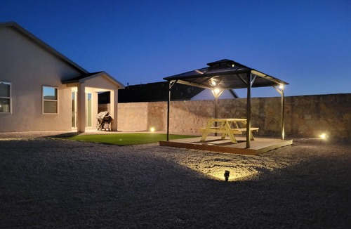 Las Cruces House | Relaxing 3-Bdrs, 2-Baths Spacious Backyard – Family-Friendly & Fully Equipped!