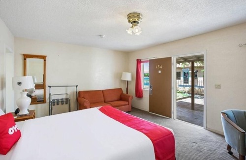 Yuma Hotel | Relaxing 3 Queen Bed Room Near Yuma Territorial Prison Park & West Wetlands Park