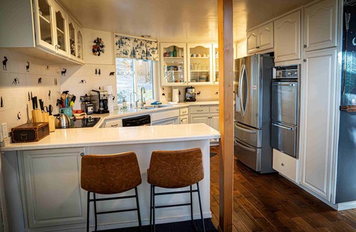 Blue Jay Cabin | Relaxing Mountain Retreat with lots of decks and EV charging