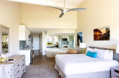 Rio del Mar Hotel | Relaxing Oceanview Studio w/Private Balcony, Pool Access, Steps from the Beach