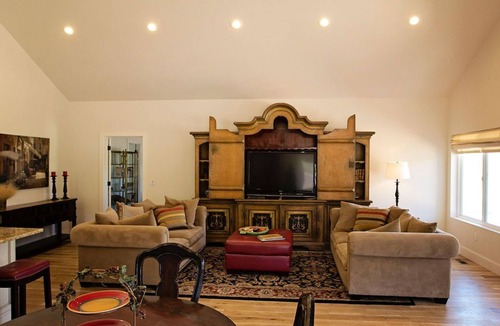 Grover House | Relaxing Ranch Stay at Capitol Reef National Park