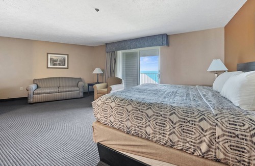 Put-in-Bay House | Relaxing Retreat: King Suite with Lake View on Put-In-Bay Island 316