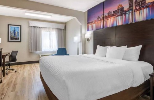 Jeffersontown Hotel | Relaxing Room by I-64 | Indoor Pool Access & Complimentary Breakfast & Parking