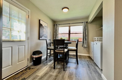 Lindenwald House | Remodeled 2 BDRM Ranch Attached Home Liberty, TWP