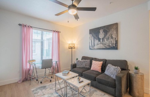 Kierland Apartment | Remodeled and Walkable King Bed Adjacent Kierland Golf