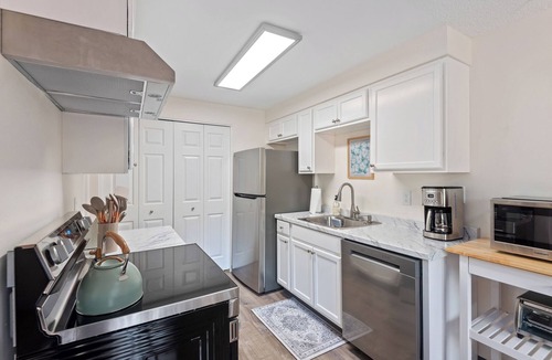 Oak Hills House | Remodeled! Beaverton/PDX, Pets OK, Fenced Yard!