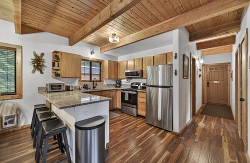 Cascade Cabin | Remodeled Woodsy Cabin w/Hot Tub & Relaxing Deck