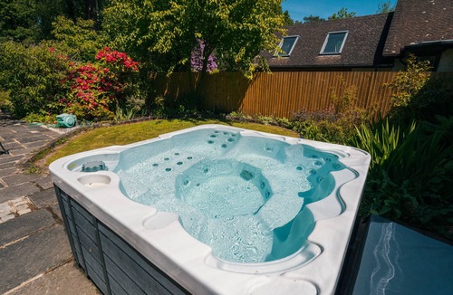 St Leonards House | Remodelled historical cottage, super location, w/hottub