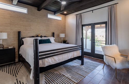 Covey House | Remodelled Resort Style Home Near Best Dining and Shopping