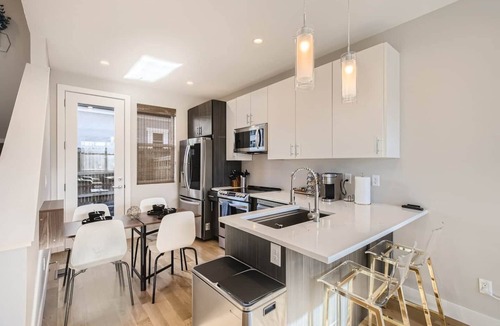 West Colfax House | Remote Work Friendly-Fast Wifi|3 min to Light Rail